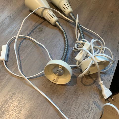 nattbordlampe fra IKEA. Max 40w. Beige farge