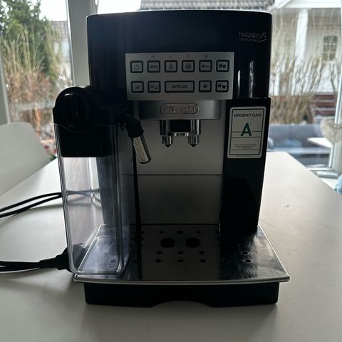 DeLonghi kaffemaskin lite brukt + filtre gratis !
