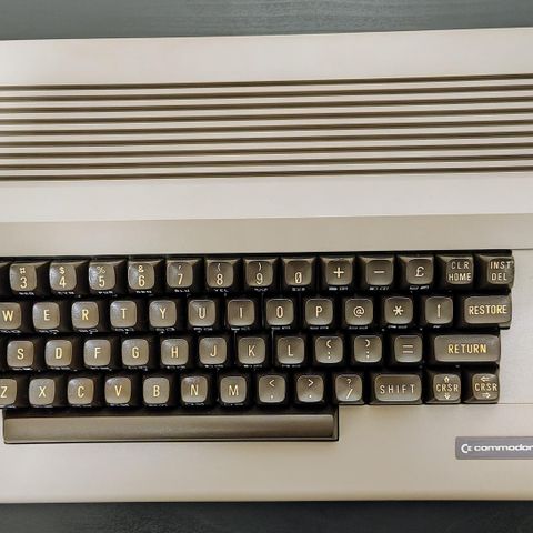 Commodore 64C "breadbin edition" vurderes solgt