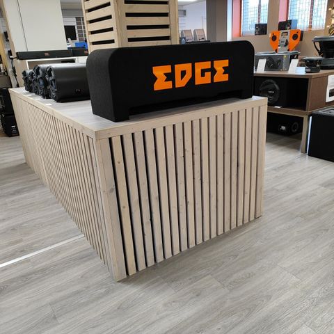 Tilnærmet ny Edge EDX10 med kasse selges