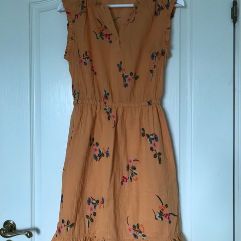 Orange mønstret kjole fra & Other Stories