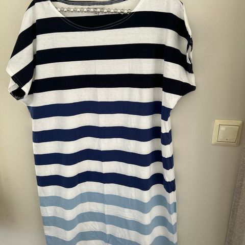 kjole fra Jean Paul i str XL stripete i blåfarger 100% fin bomull. Ikke brukt