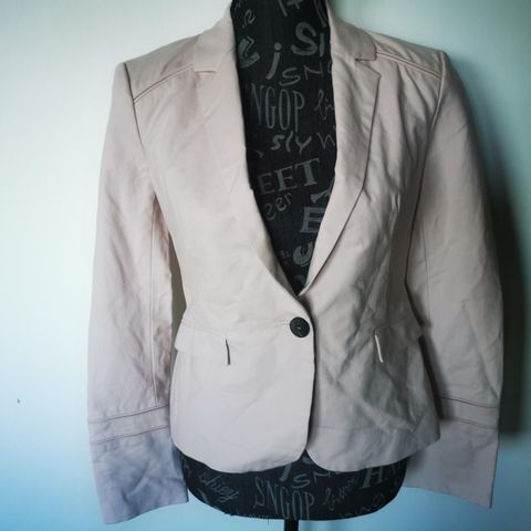 Ny forseggjort blazer fra Zara Woman str M