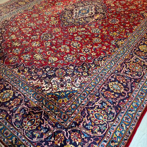 Flott persisk teppe 3 x 4 meter til salgs grunnet oppussing.