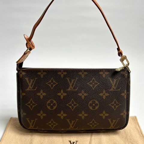 LOUIS VUITTON Monogram Pochette Accessoires *Vintage*