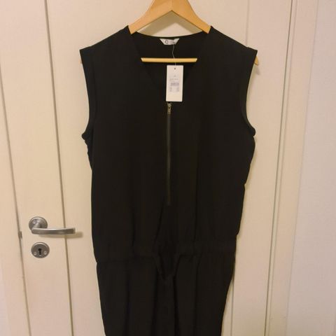 Ny jumpsuit str 40 selges!