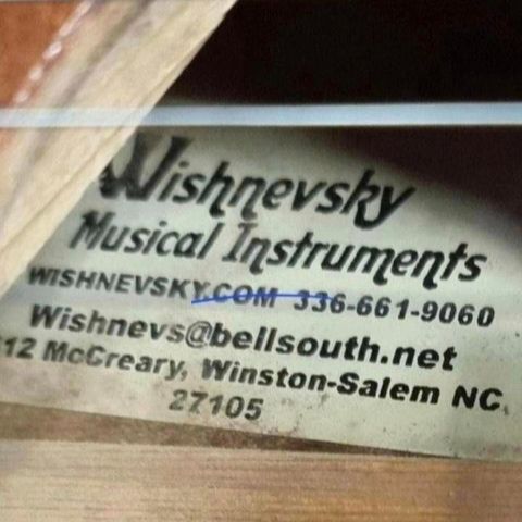Håndlaget og skjelden Wishnevsky gitar selges