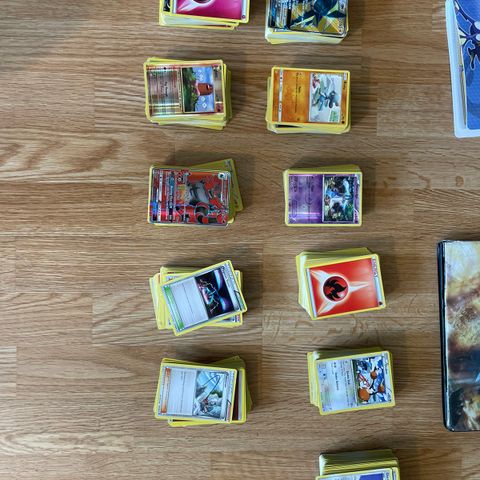 Stor samling med pokemon kort
