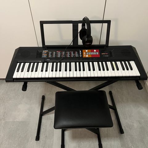 Yamaha PSR-F51 Keyboard
