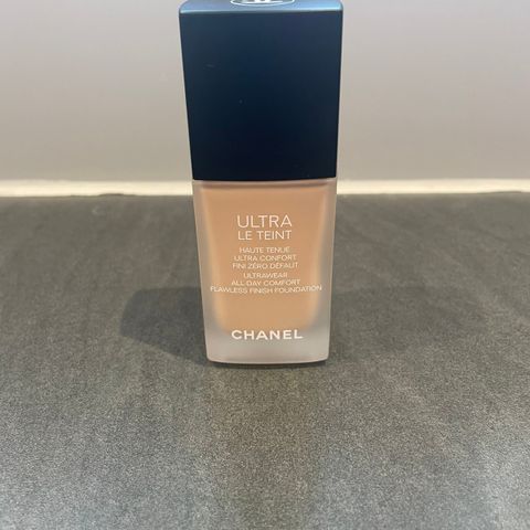 Chanel Ultra le teint BR 22