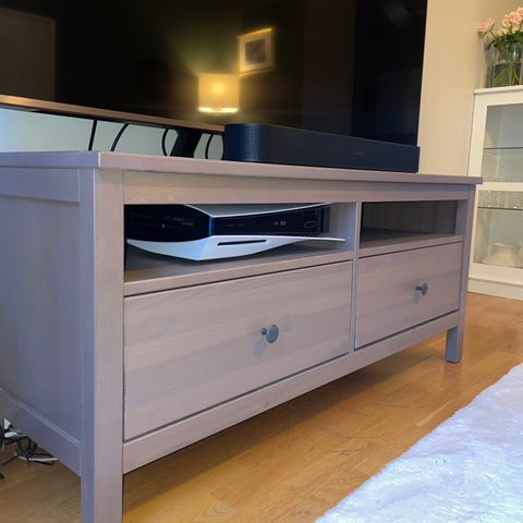 Ikea hemmes TV-benk / skjenk. 2 skuffer
