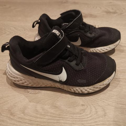 Nike Joggesko str 27,5.