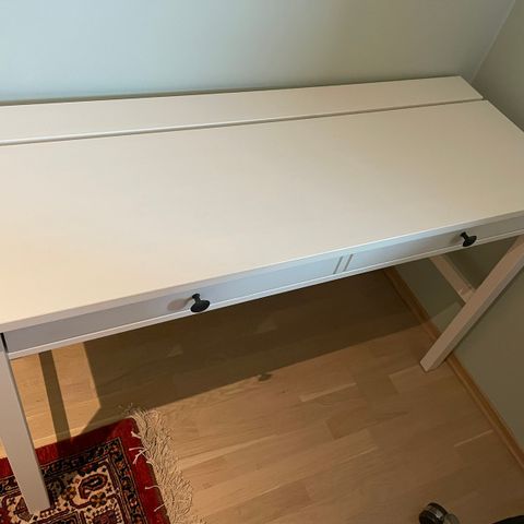 Hemnes Skrivebord fra IKEA selges bilig!!
