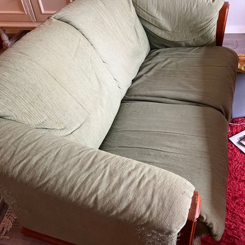 Komfortabel sofa gis bort