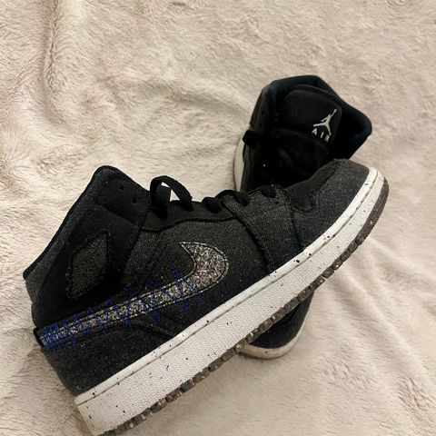 AIR JORDAN 1 MID SE - Black/multicolor/racer blue/white (str. 38)