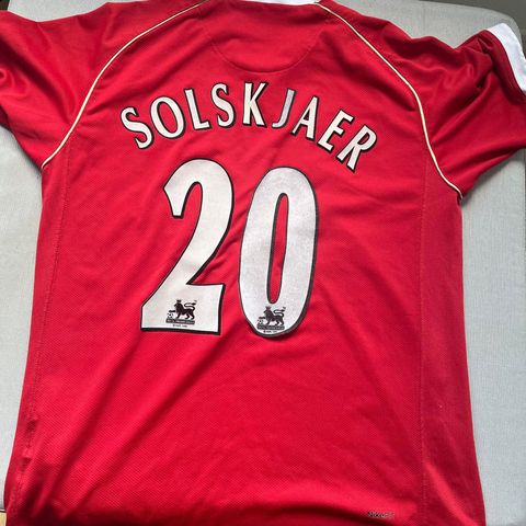 Manchester United 06/07 drakt med Solskjær på ryggen