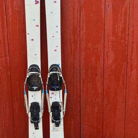 Völkl ski med telemarkbindinger