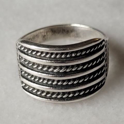 Vikingring, ring. Smykke. Sølv.