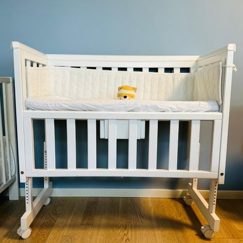 Troll bedside crib