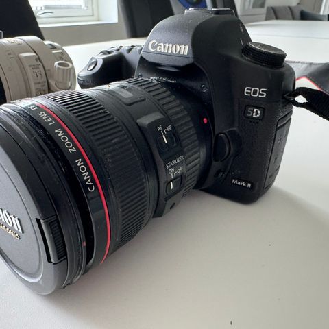 Canon EOS 5D Mark II med objektiv selges
