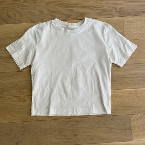 Basic tee fra Gina Tricot