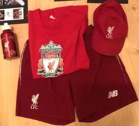 Liverpool t-skjorte og shorts str M,