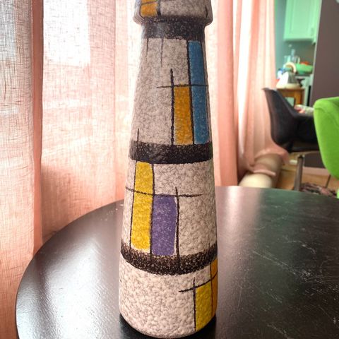 Vase fra West Germany høy og smal og stilig