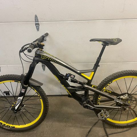 YT INDUSTRIES  CAPRA CF PRO RACE LE