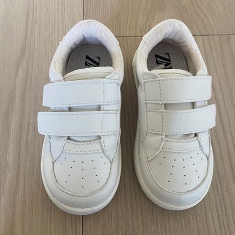 Sneakers Zara str.25