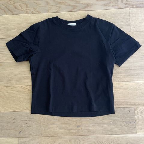 Basic tee fra Gina Tricot