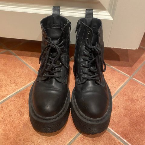 sort boots