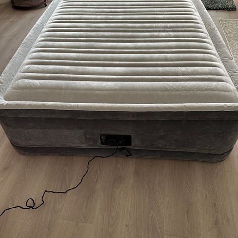 INTEX luftmattress (air mattres)