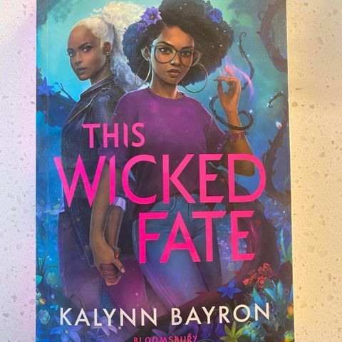 Selger This wicked fate av Kalynn Bayron (fantasy)