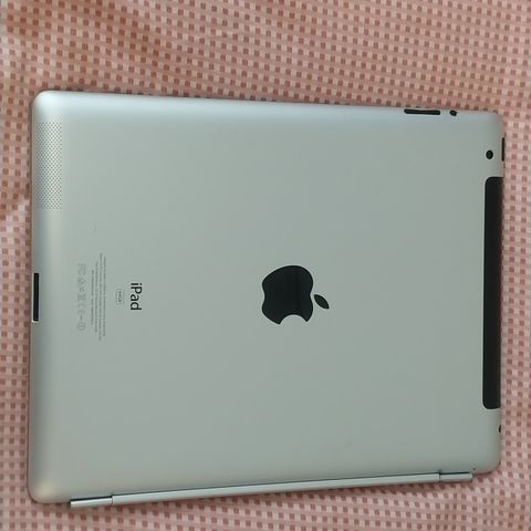 🌟 iPad for Sale: Great Condition with 64GB Storage! 🌟