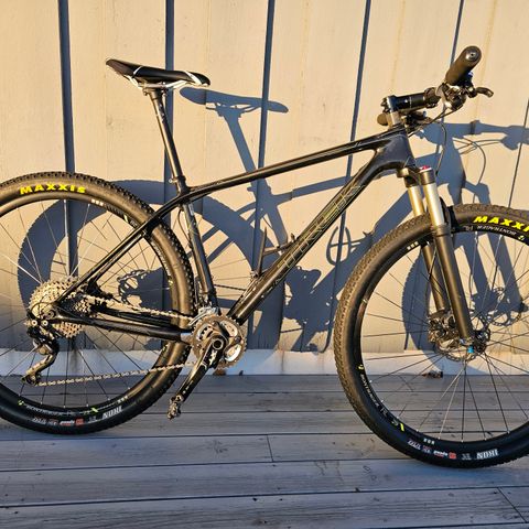 Trek Superfly Elite SL, 19” karbonramme, Shimano XT, offroad