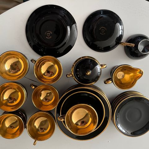 Kaffeservise til 12 - Egersund i sort og gull