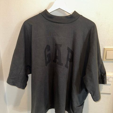 Yeezy Gap No Seam Tee (S)