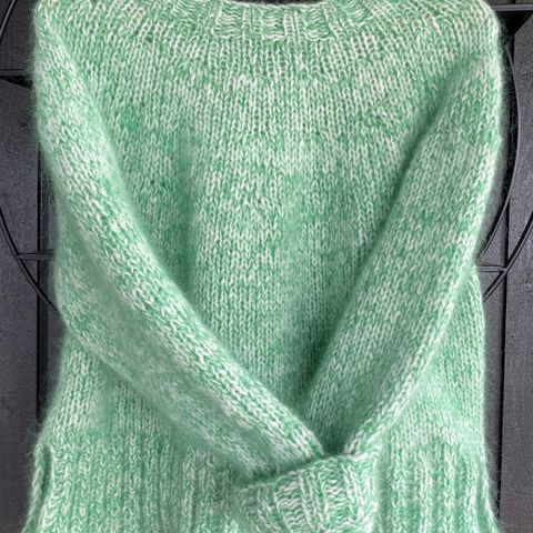 Myk og deilig strikket genser i vårlig farge