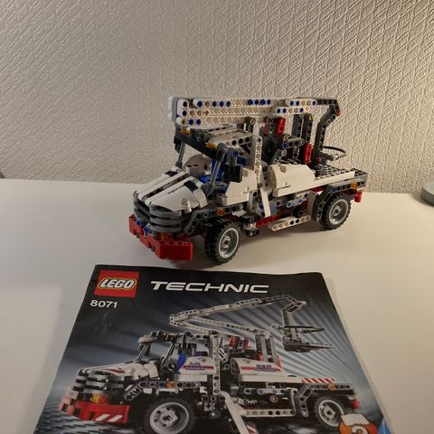 Lego Technic. Bucket Truck. Kran bil. Sett nr. 8071
