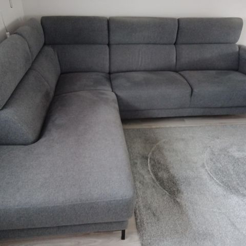 Sofa/sjeselong med justerbar nakkestøtte