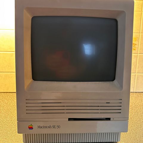 Macintosh SE/30 Model No: M5119