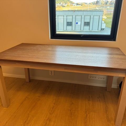 Spisebord fra IKEA selges billig