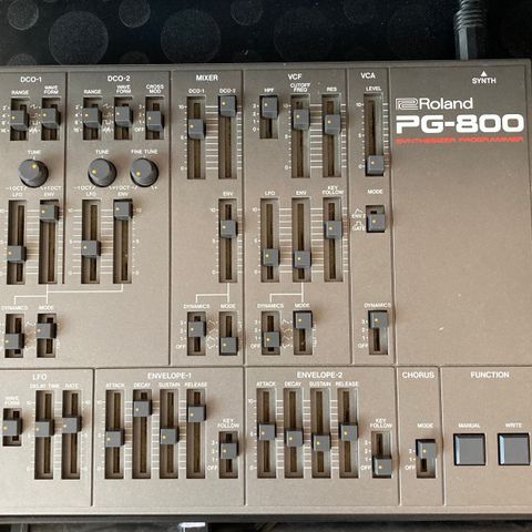 Roland PG-800 med original bæreveske og kabel