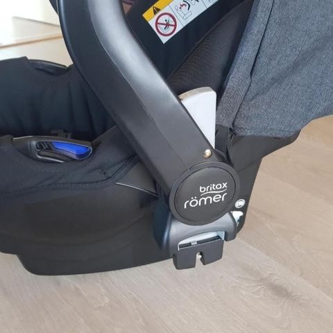 Britax Römer Baby-Safe Core inkl. Baby-Safe Core Base.