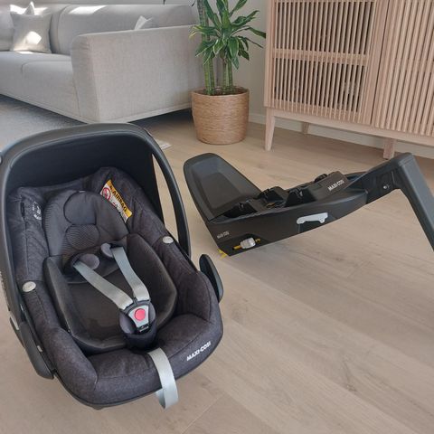 Maxi-Cosi Pebble Pro i-Size Babybilstol Inkl. Family Fix 3 Base, Essential Black