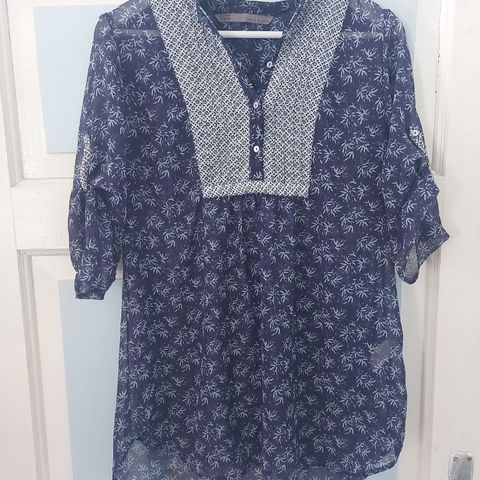 Florlett bluse fra Zara, str. M