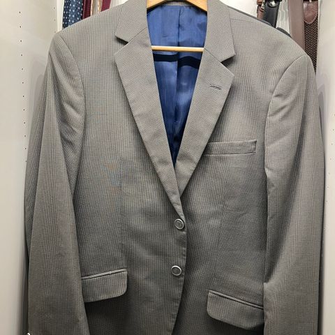 Bertoni-dress, grå (jakken strl. 52, bukse strl. 32/32)