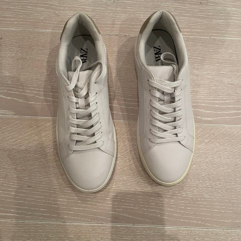 Hvite Sneakers
