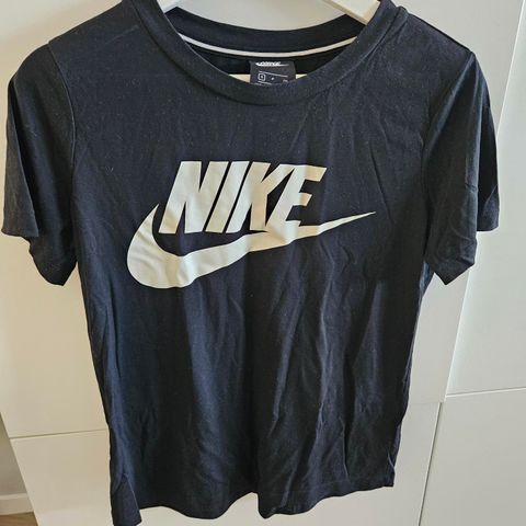 Nike t-sjorte