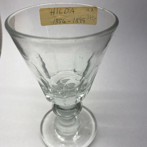 Glass Modell Hilda  1856 -1899 fra Hadeland